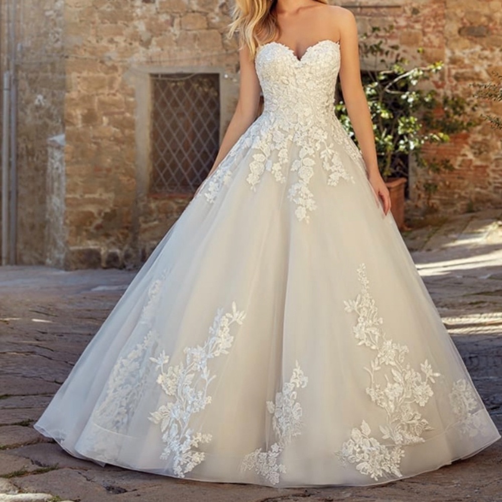 Glitter, tulle, strapless ball gown - Picture 1 of 14